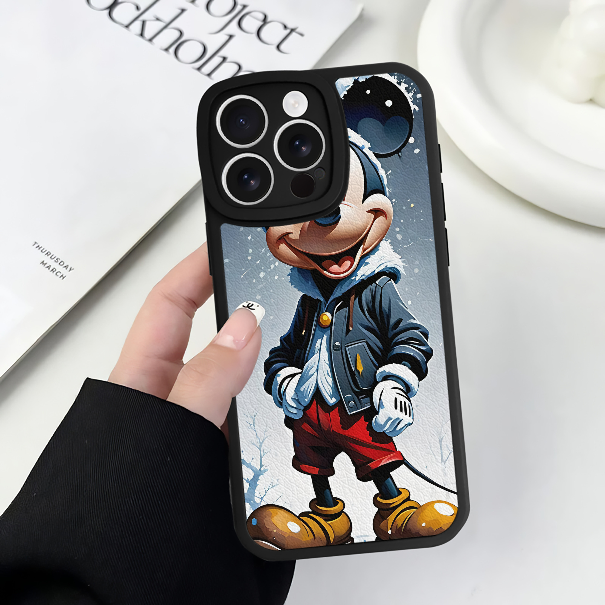 （画像用） ミッキーマウス Mickey Mouse 【iPhone 16シリーズ対応】シリコンスマホケース（レザー調） 材質：シリコン